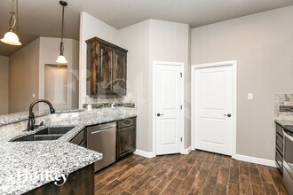 208 McKittrick Ln in Godley, TX - Foto de edificio - Building Photo