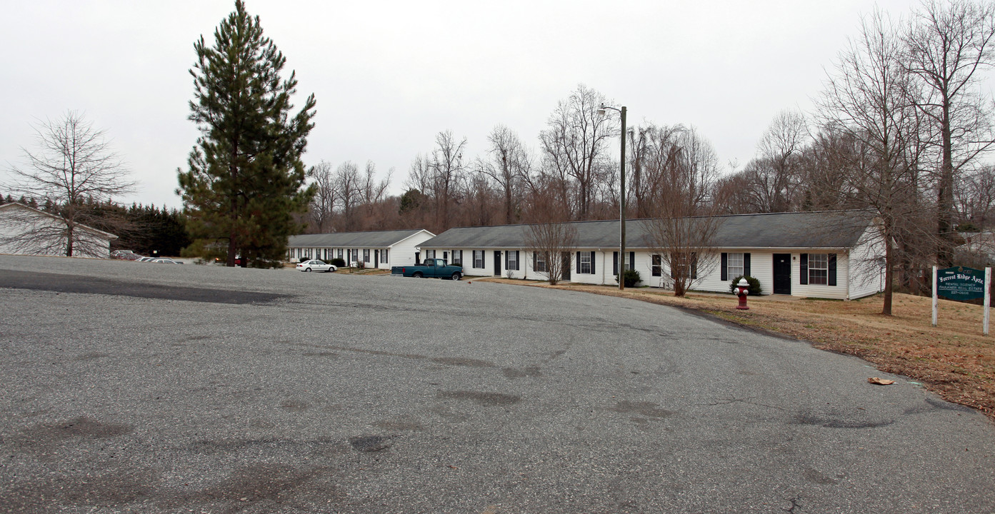 Summer Pointe Apartments in Burlington, NC - Foto de edificio