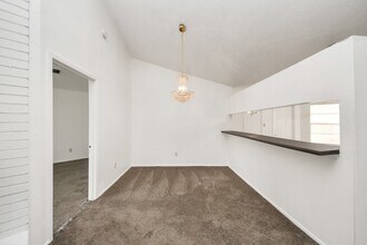 13610 Piney Oaks Dr in Houston, TX - Building Photo - Building Photo