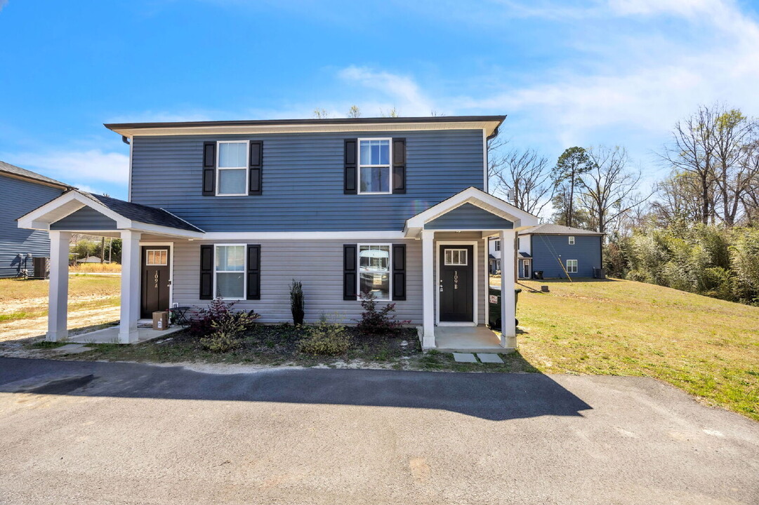 109 Old Liberty Rd in Easley, SC - Foto de edificio