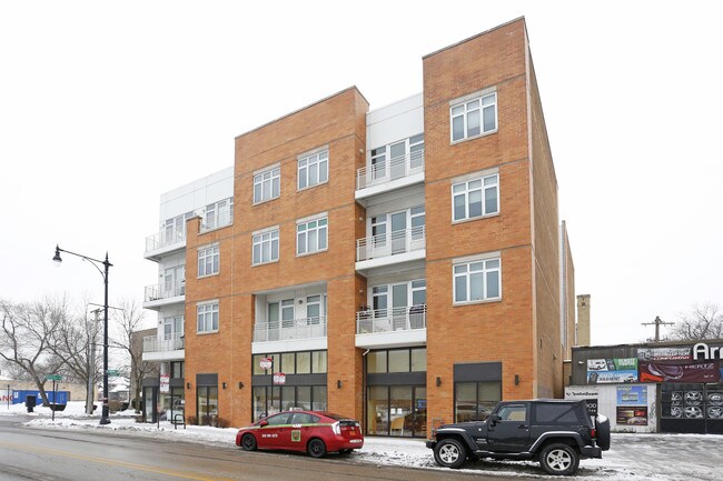 Manor's Gate in Chicago, IL - Building Photo - Building Photo