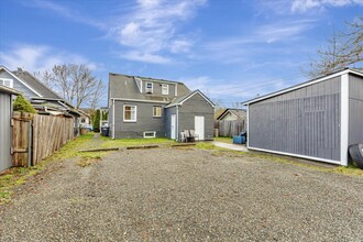 307 7th Ave NW, Unit C in Puyallup, WA - Building Photo - Building Photo