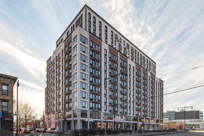 2700 Atlantic Ave in Brooklyn, NY - Foto de edificio - Building Photo