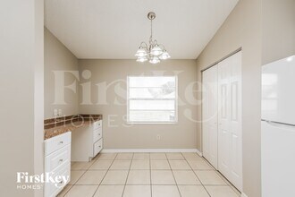 4718 Westwind Dr in Plant City, FL - Foto de edificio - Building Photo