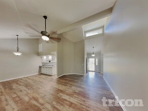 210 Rollingwood Ct in La Vergne, TN - Building Photo - Building Photo