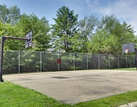 Winfield Village in Savoy, IL - Foto de edificio - Building Photo
