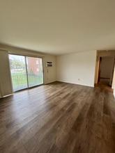 2715 Eggert Rd in Tonawanda, NY - Foto de edificio - Building Photo