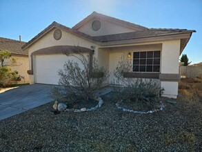 9055 Mountain Lakes Ave in Las Vegas, NV - Building Photo - Building Photo