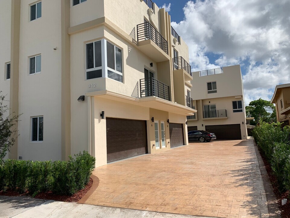 312 E 6th St in Hialeah, FL - Building Photo
