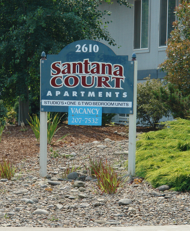 Santana Court Apartments in Corvallis, OR - Foto de edificio - Building Photo