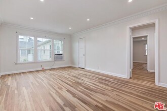 405-404 Shirley Pl in Beverly Hills, CA - Building Photo - Building Photo