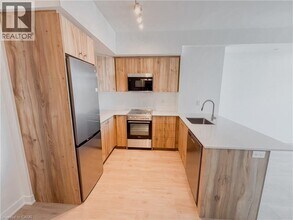 25 Wellington St S in Kitchener, ON - Building Photo - Building Photo