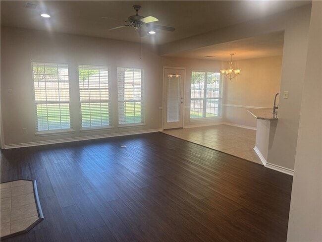 205 Rugen Ln in College Station, TX - Foto de edificio - Building Photo