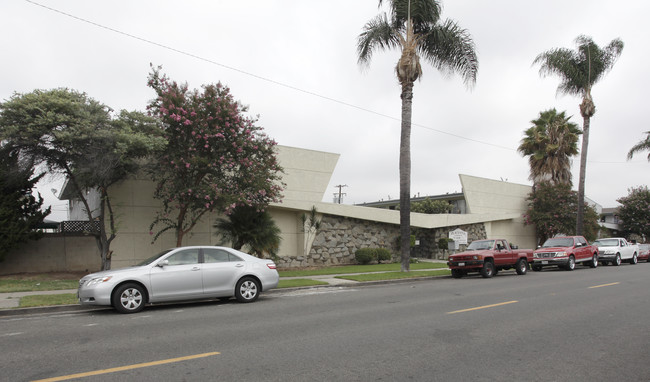 701-723 W Center St in Placentia, CA - Building Photo - Building Photo