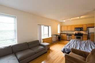 2630 Adams Mill Rd NW, Unit 305 in Washington, DC - Building Photo - Building Photo