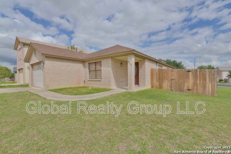 9302 Bending Crest in San Antonio, TX - Building Photo