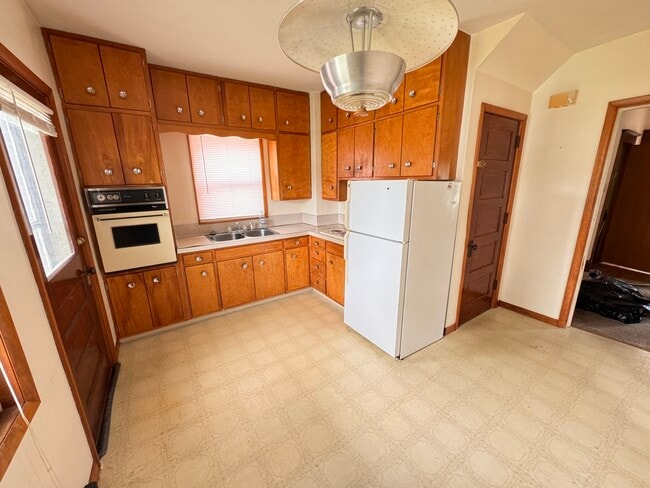 2308 11th St in Monroe, WI - Building Photo - Building Photo