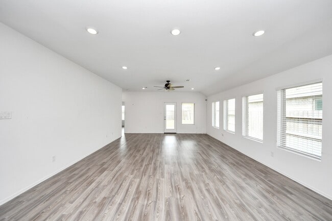 7319 Bridal Ranch Dr