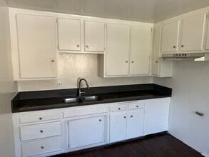 15116 Studebaker Rd, Unit 7 in Norwalk, CA - Foto de edificio - Building Photo