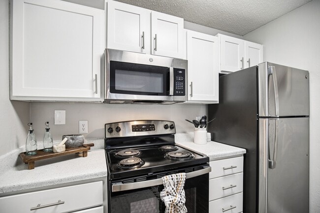 1070 Main Apartments