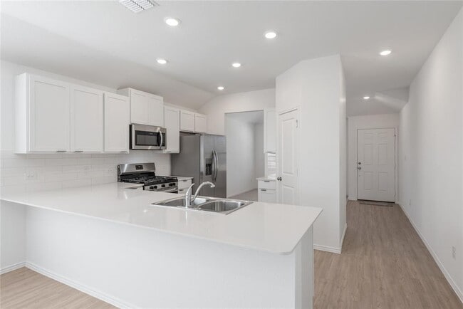 153 Sormonne Lp in Kyle, TX - Building Photo - Building Photo