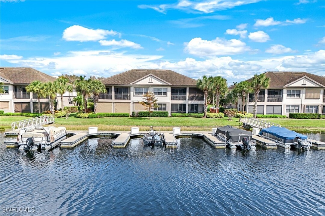 8763 Coastline Ct in Naples, FL - Building Photo