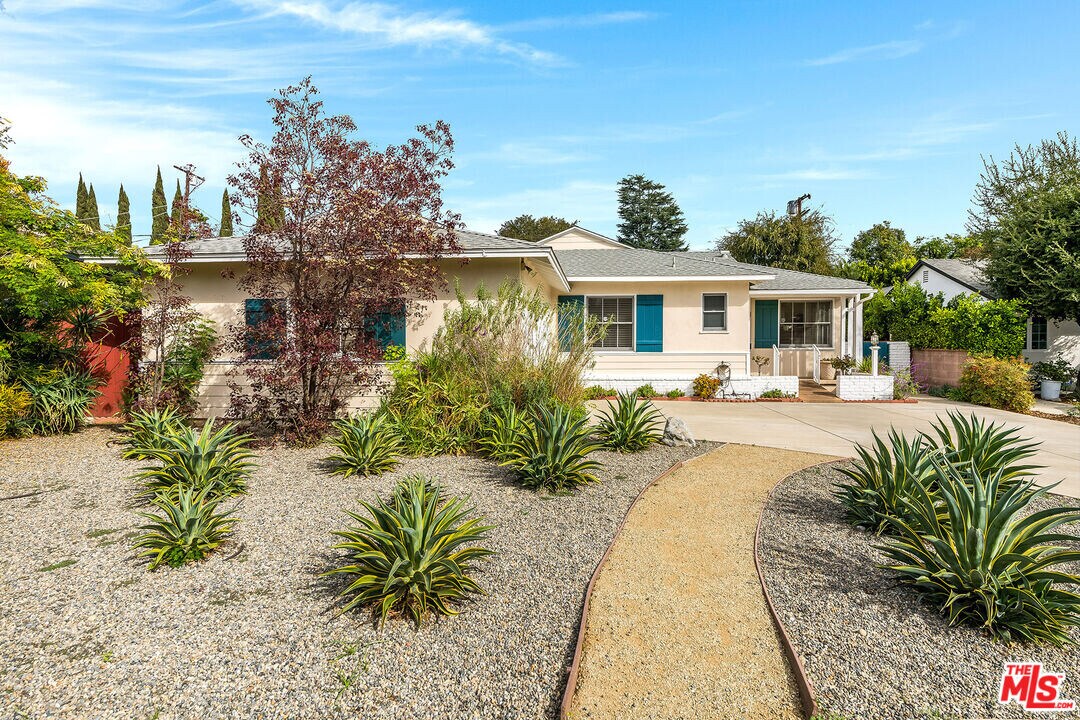 11889 Tiara St in Los Angeles, CA - Building Photo