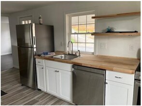 21 E Lake Rd in Fitzwilliam, NH - Foto de edificio - Building Photo