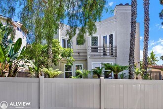 1419 Hornblend St in San Diego, CA - Building Photo - Building Photo
