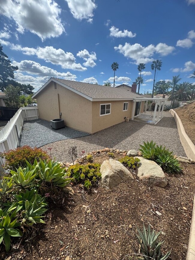 14750 Gail Park Ln in Poway, CA - Building Photo - Building Photo