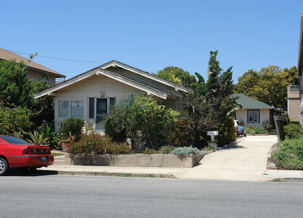 1255-1259 E Meta St in Ventura, CA - Foto de edificio