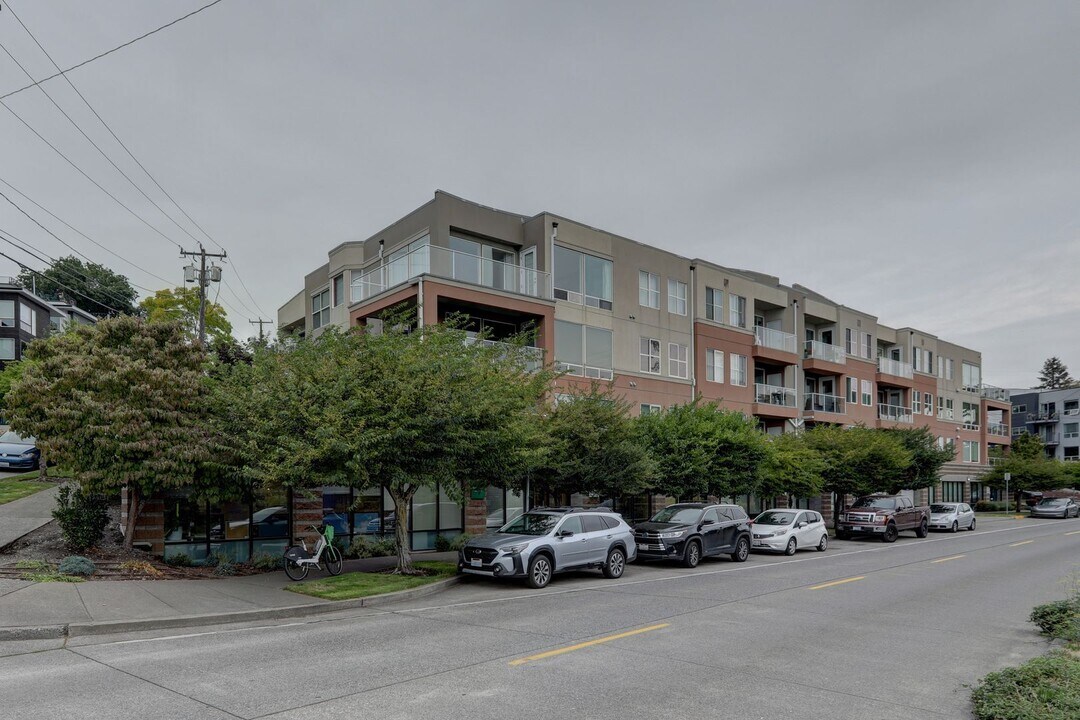 3900 2nd Ave NE in Seattle, WA - Building Photo