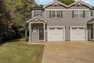 407 E 3rd St in Princeton, NC - Building Photo