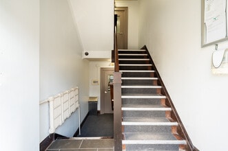 310-312 LONSDALE RD in Toronto, ON - Building Photo - Lobby