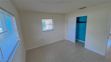 2325 Kent Ave in Ft. Myers, FL - Building Photo - Building Photo