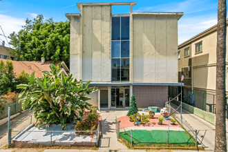 5111 Harold Way in Los Angeles, CA - Building Photo - Building Photo