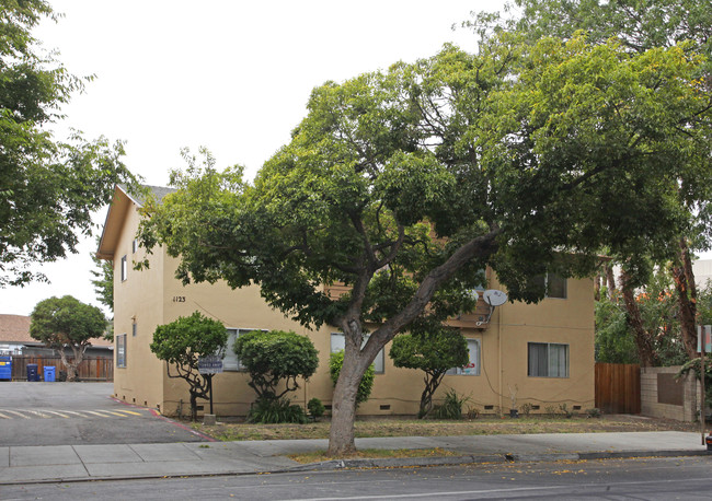 1121-1123 Borregas Ave in Sunnyvale, CA - Building Photo - Building Photo