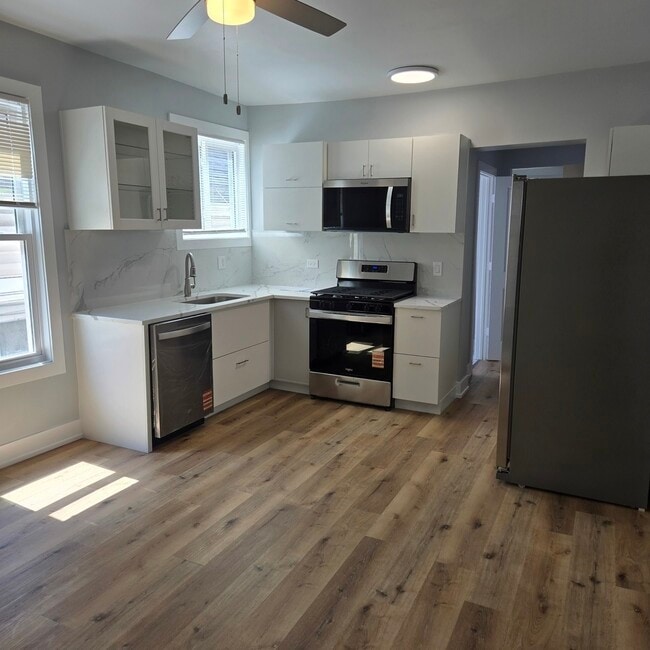 4137 N Bernard St in Chicago, IL - Building Photo - Building Photo