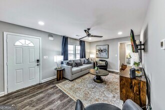 6230 Love St in Austell, GA - Building Photo - Building Photo