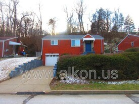 1097 Roseanne Ave in Pittsburgh, PA - Building Photo