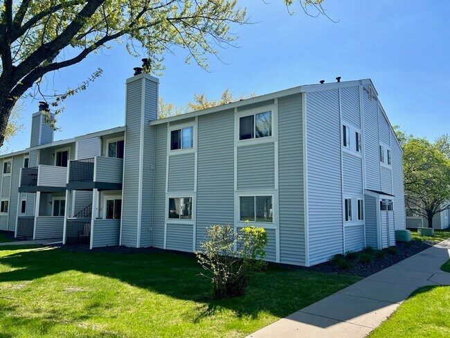 1720 Pleasant St in Lauderdale, MN - Building Photo - Building Photo