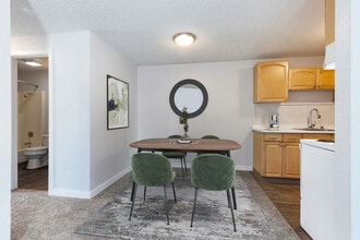 Cedars Apartments & Daffodil Court Townhomes in Sedro Woolley, WA - Foto de edificio - Building Photo