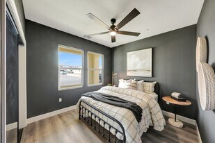 131 N Un St in Hanford, CA - Building Photo