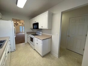 138 W Middlebury Ln SW in Aiken, SC - Building Photo - Building Photo