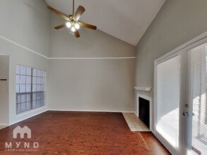 9747 Whitehurst Dr, Unit 108 in Dallas, TX - Building Photo - Building Photo