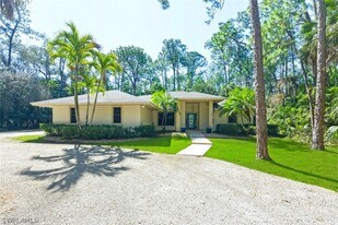 5356 Sycamore Dr in Naples, FL - Building Photo