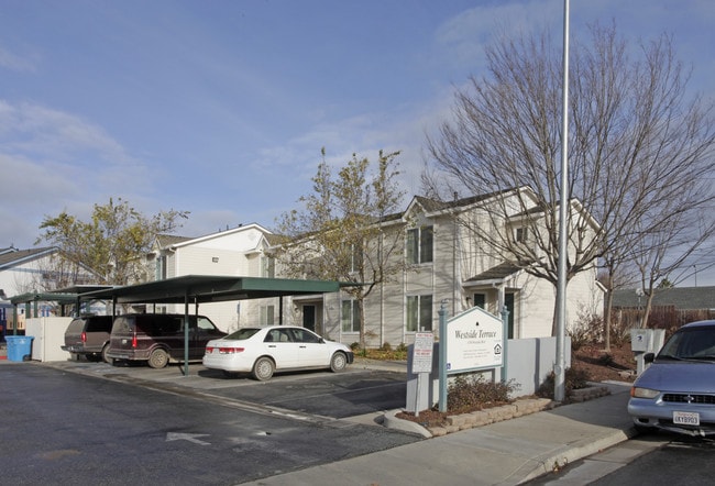 Westside Terrace in Hollister, CA - Foto de edificio - Building Photo