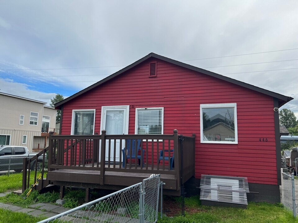 446 E 10th Ave in Anchorage, AK - Building Photo