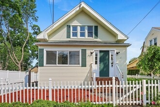 366 Suburban Ave in Fairfield, CT - Building Photo - Building Photo