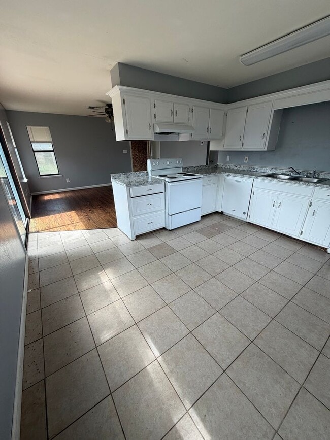 2511 Oakhurst Dr in Ada, OK - Building Photo - Building Photo